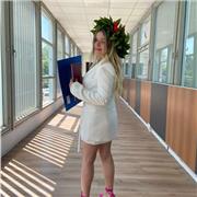 Offro lezioni private a bambini di elementari e medie e ai ragazzi delle superiori in ambiti linguistici e umanistici.